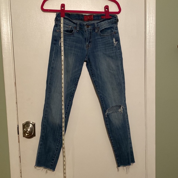 Lucky Brand size 2/26 ripped women’s jeans - Picture 13 of 15